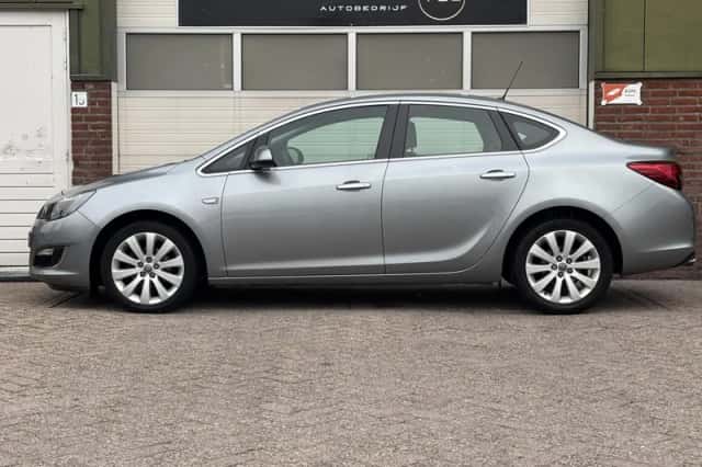 Opel Astra (2013) thumbnail 4