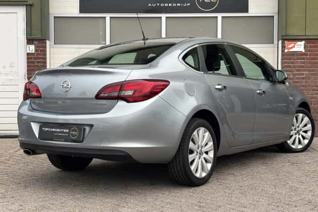 Opel Astra (2013) thumbnail 6