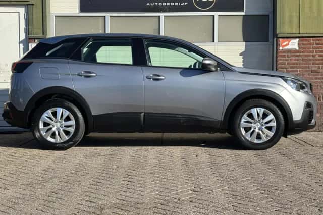 Peugeot 3008 (2017) thumbnail 5
