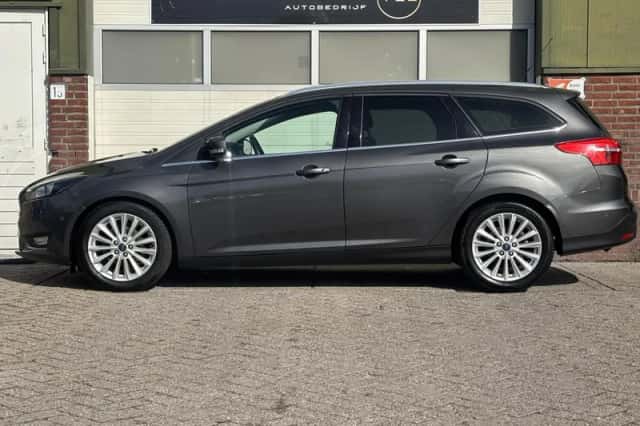 Ford Focus (2015) thumbnail 4