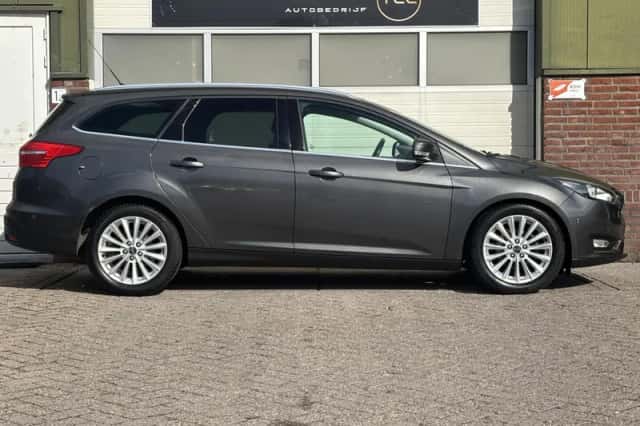 Ford Focus (2015) thumbnail 5