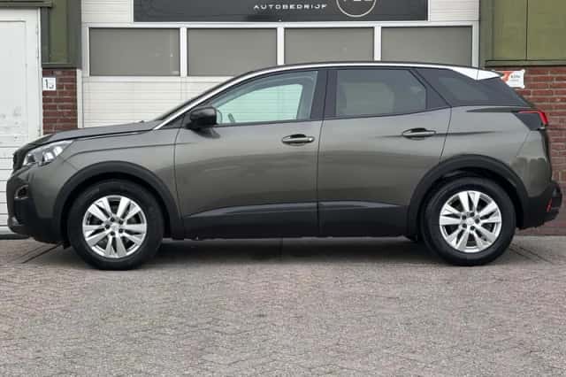 Peugeot 3008 (2018) thumbnail 4