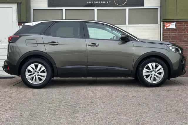 Peugeot 3008 (2018) thumbnail 5