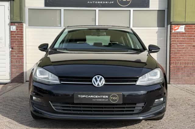 Volkswagen Golf (2013) thumbnail 2