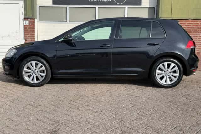 Volkswagen Golf (2013) thumbnail 4