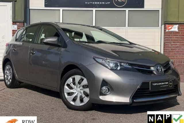 Toyota Auris (2013) thumbnail 1