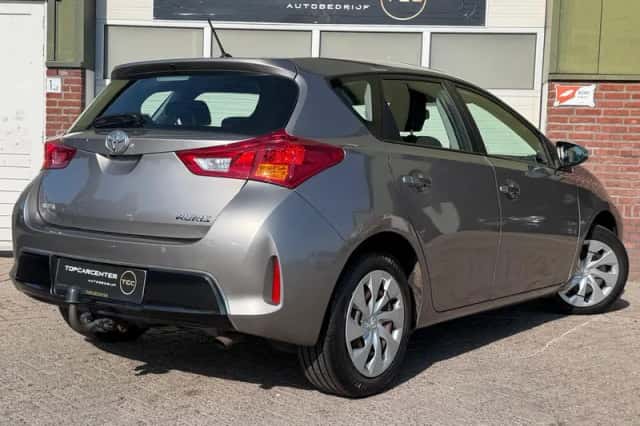 Toyota Auris (2013) thumbnail 4