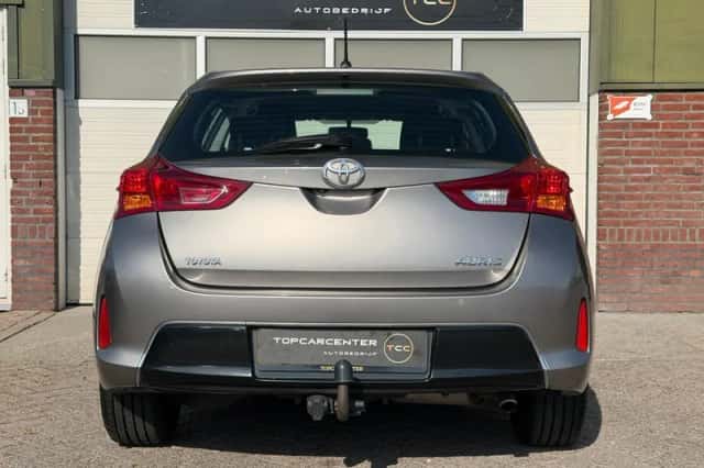 Toyota Auris (2013) thumbnail 5