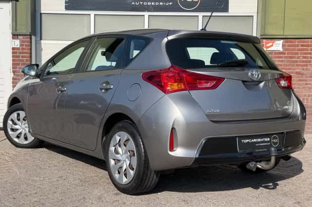 Toyota Auris (2013) thumbnail 6