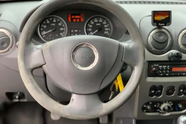 Dacia Sandero (2012) thumbnail 2