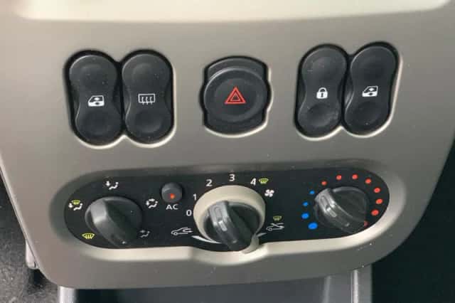 Dacia Sandero (2012) thumbnail 4