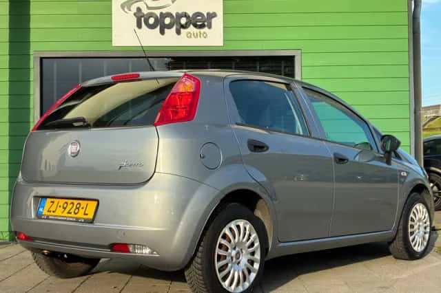 Fiat Punto (2011) thumbnail 3