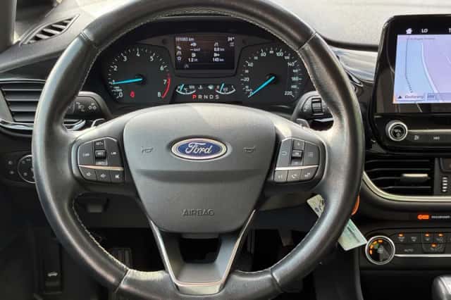 Ford Fiesta (2017) thumbnail 2