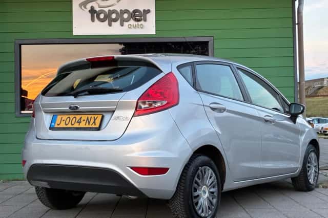 Ford Fiesta (2011) thumbnail 3