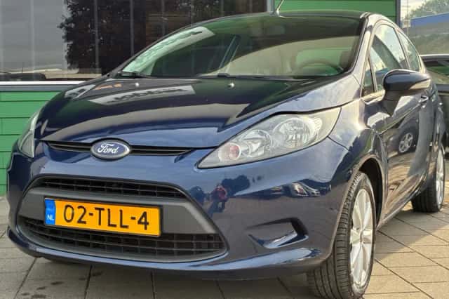 Ford Fiesta (2012) thumbnail 4