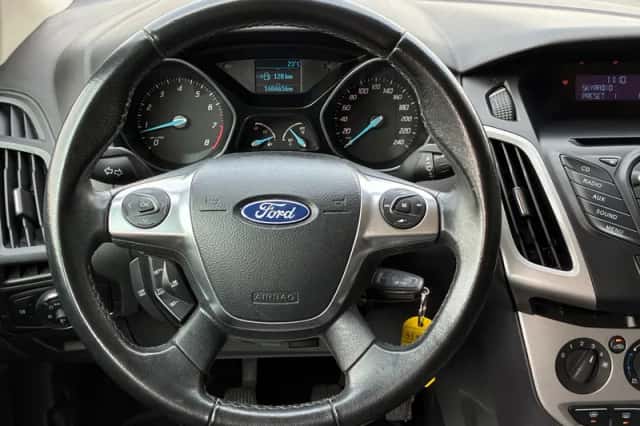 Ford Focus (2012) thumbnail 2