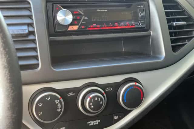 Kia Picanto (2012) thumbnail 6