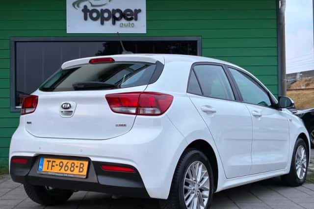 Kia Rio (2018) thumbnail 3