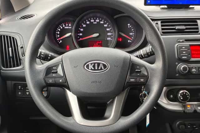 Kia Rio (2012) thumbnail 2