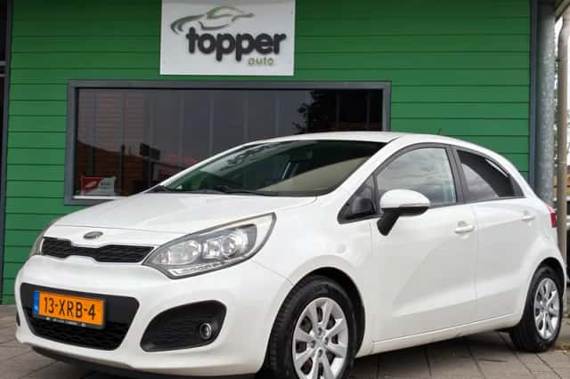 Kia Rio (2012) thumbnail 4