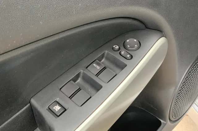 Mazda 2 (2011) thumbnail 4