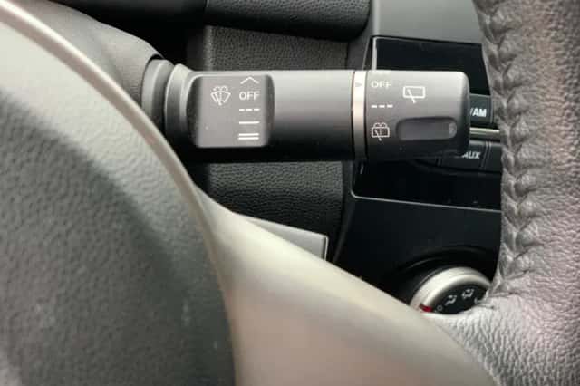 Mazda 2 (2011) thumbnail 6