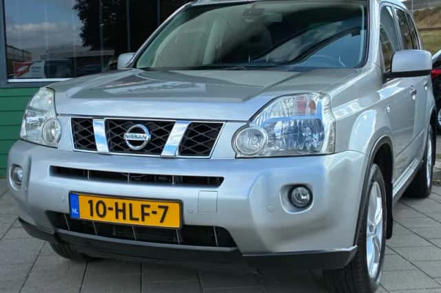 Nissan X-Trail (2009) thumbnail 4