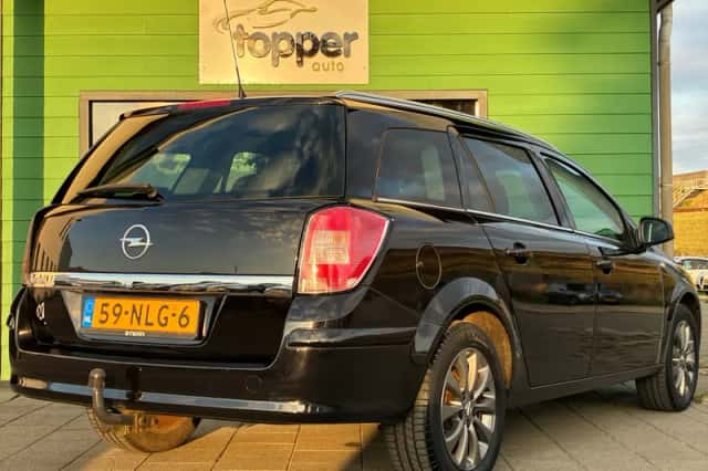 Opel Astra (2010) thumbnail 3