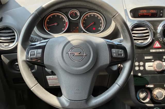 Opel Corsa (2011) thumbnail 2
