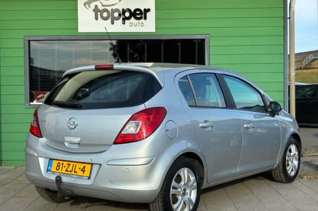 Opel Corsa (2012) thumbnail 3
