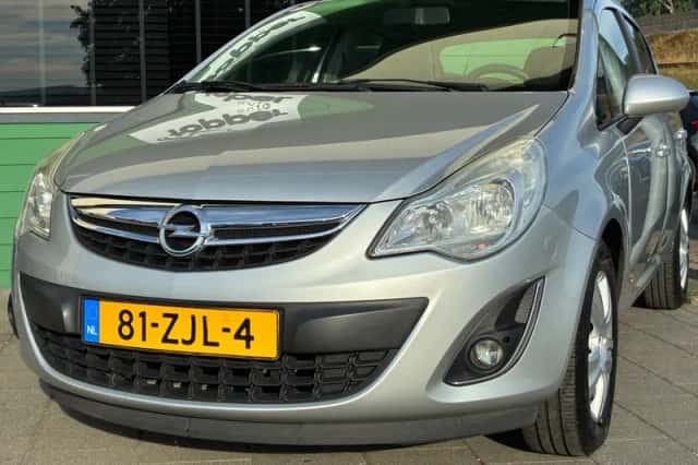 Opel Corsa (2012) thumbnail 4