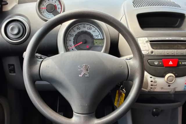 Peugeot 107 (2009) thumbnail 2