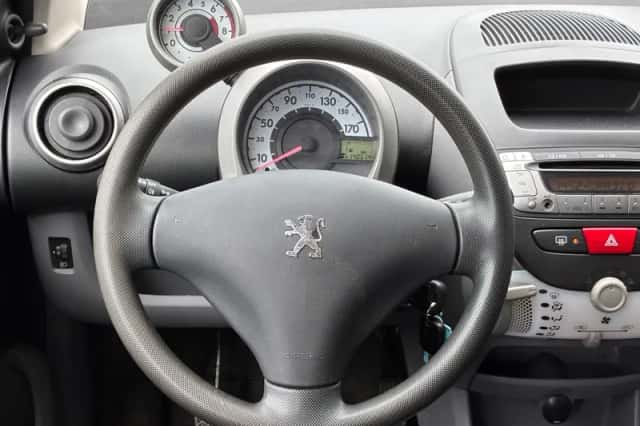 Peugeot 107 (2010) thumbnail 2