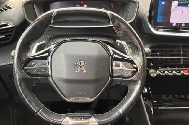 Peugeot 2008 (2021) thumbnail 2