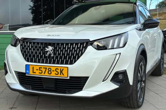 Peugeot 2008 (2021) thumbnail 4