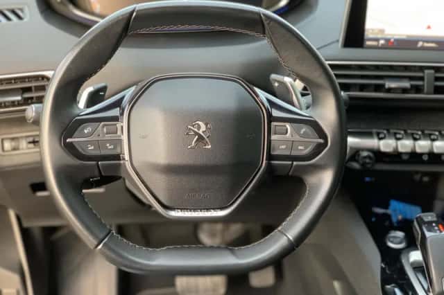 Peugeot 3008 (2017) thumbnail 2