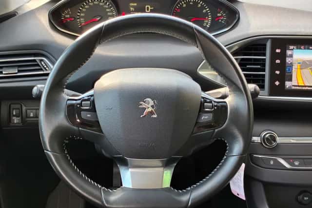 Peugeot 308 (2015) thumbnail 2