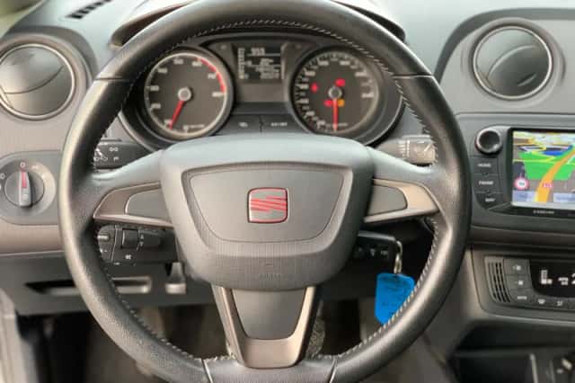 SEAT Ibiza (2013) thumbnail 2