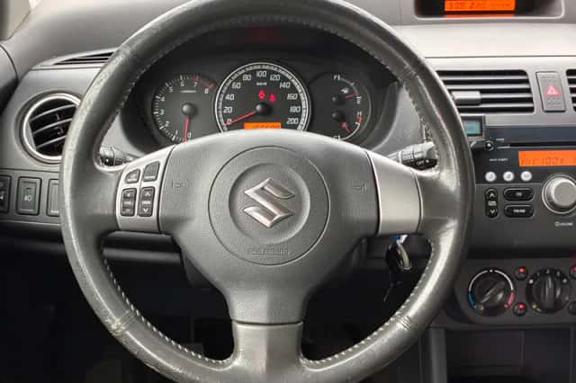 Suzuki Swift (2007) thumbnail 2