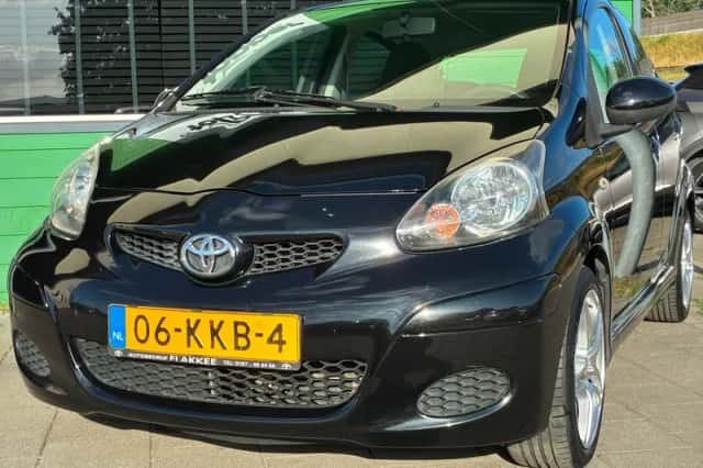 Toyota Aygo (2010) thumbnail 4