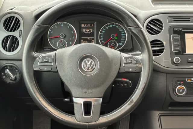 Volkswagen Tiguan (2012) thumbnail 2