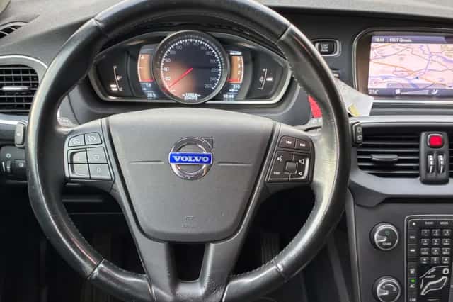 Volvo V40 (2013) thumbnail 2