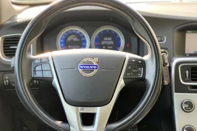 Volvo V60 (2012) thumbnail 2