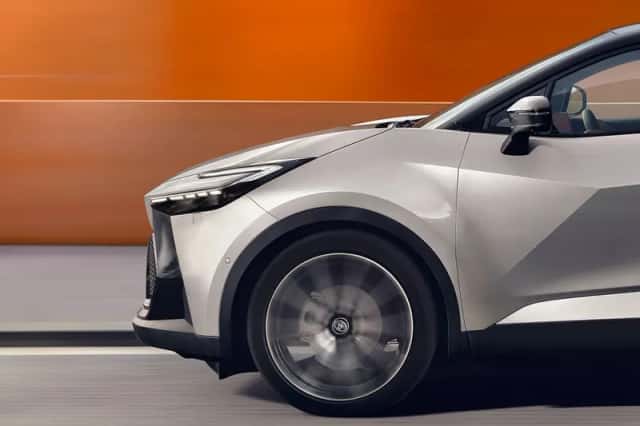 Toyota C-HR (2026) thumbnail 2