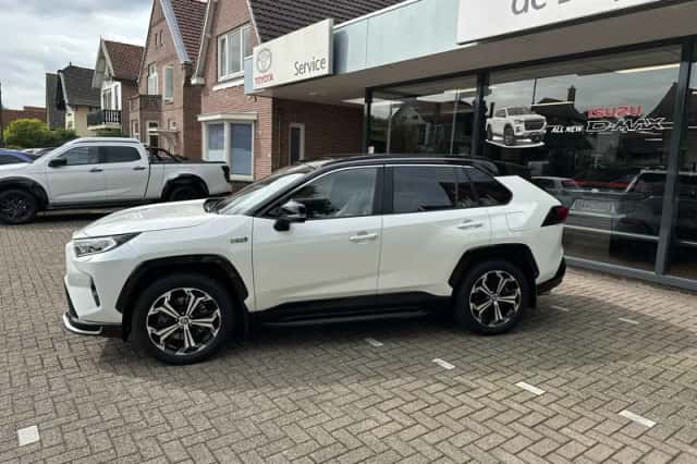 Toyota RAV4 (2021) thumbnail 4