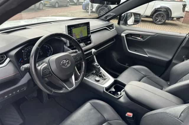 Toyota RAV4 (2021) thumbnail 6