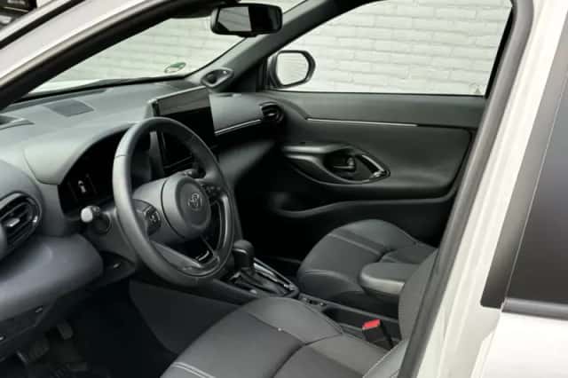 Toyota Yaris Cross (2025) thumbnail 2