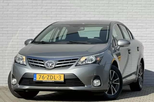 Toyota Avensis (2012) thumbnail 2