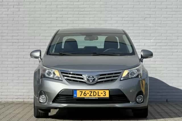 Toyota Avensis (2012) thumbnail 5