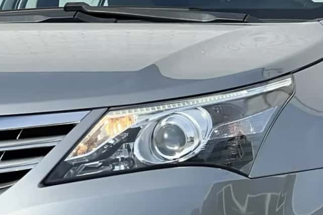 Toyota Avensis (2012) thumbnail 6